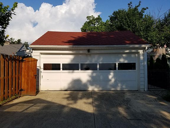 2nd image of 802 Montrose Ave