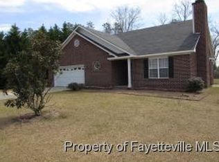 122 Hollow Ln, Raeford, NC 28376