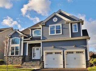 8 Wildwood Pl, Colonia, NJ 07067