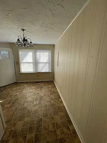 3 bed, 1.0 bath, 1050 sqft, $650 — Photo 2