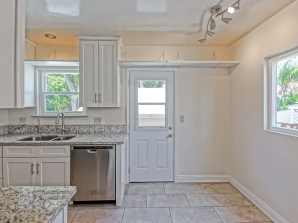 1741 2nd St #1743, Manhattan Beach, CA 90266