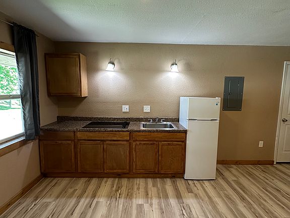2nd image of 211 Elm St #1