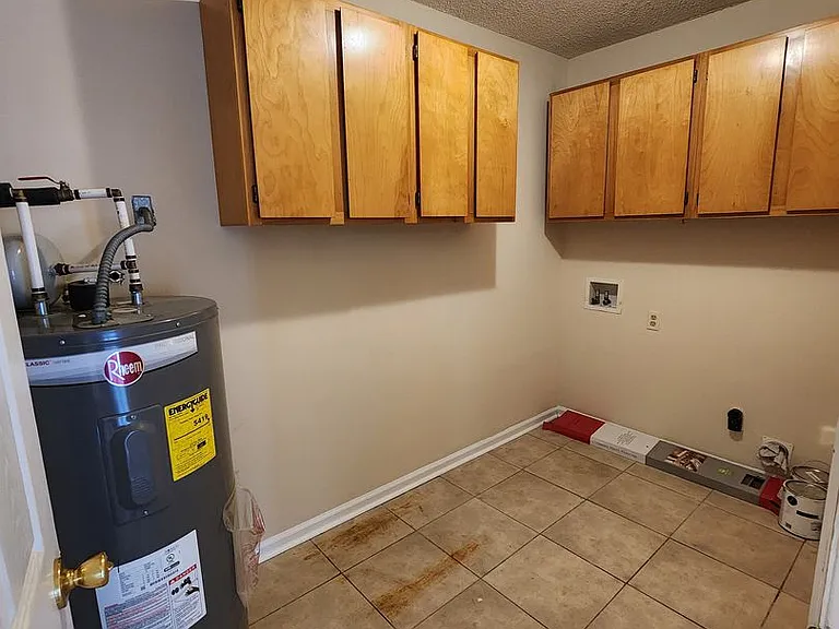 906 Rice Ct — Photo 12
