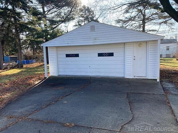 3rd image of 8442 Central St