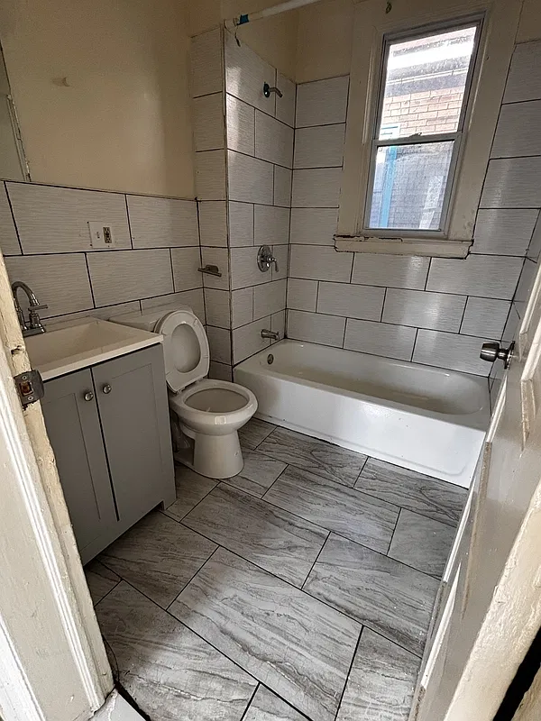 3 bed, 1.0 bath, $1,100 — Photo 4