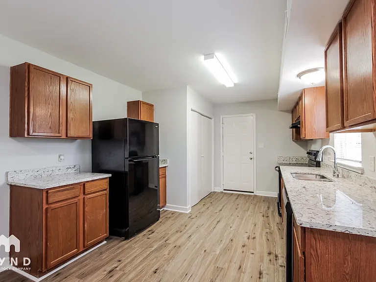 1020 Alston Hill Dr — Photo 4