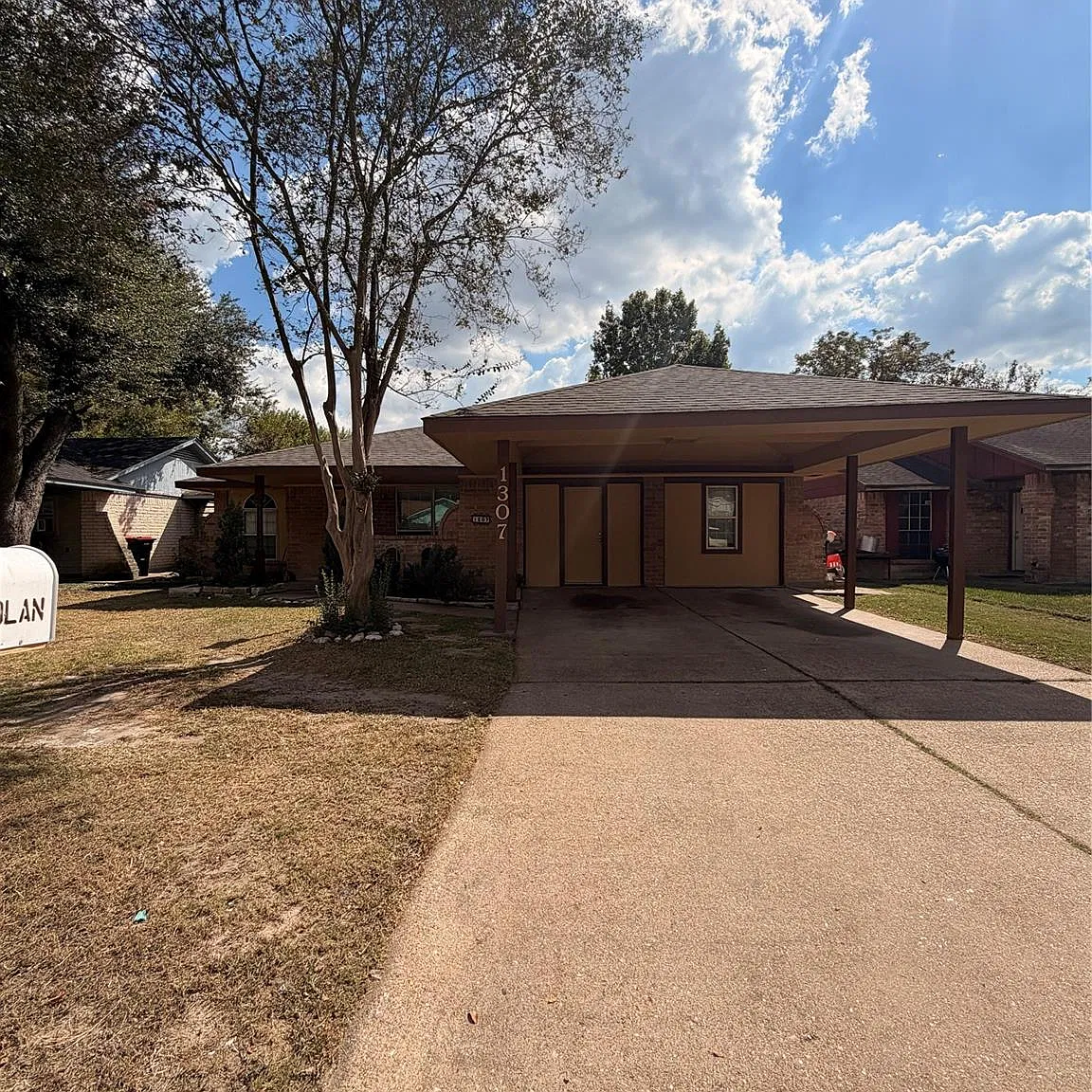 4 bed, 1.5 bath, 1060 sqft, $1,750 — Photo 2