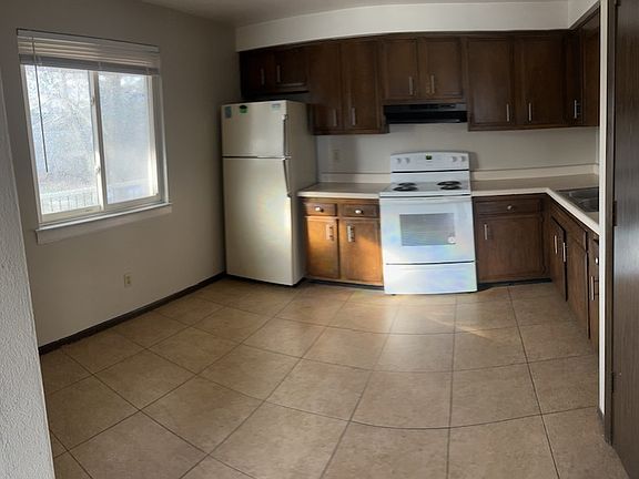 3rd image of 805 W Pine Hill Ln