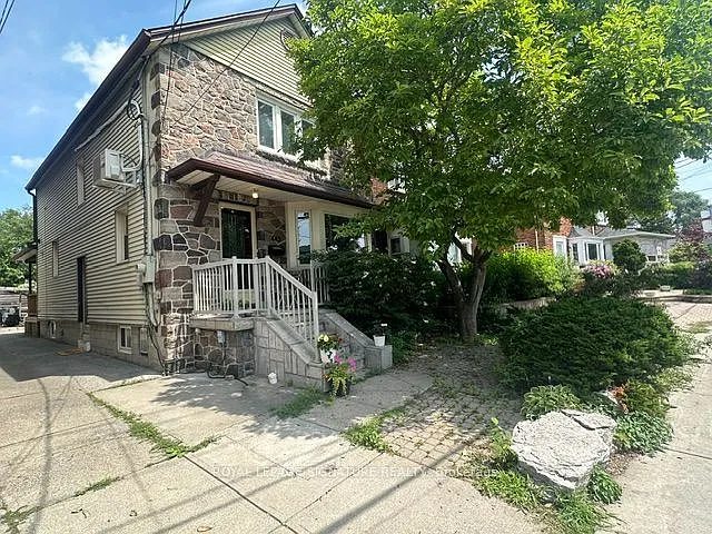 445 Donlands Ave #LOWER — Photo 2