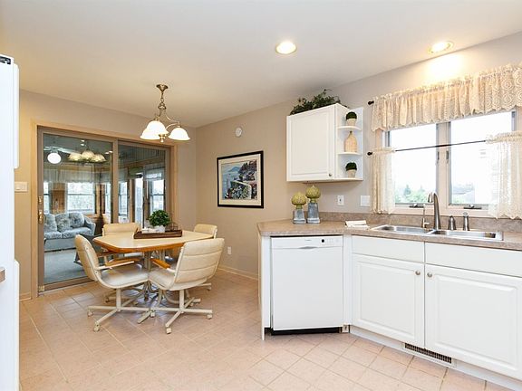 5th image of 9213 W Maplewood St