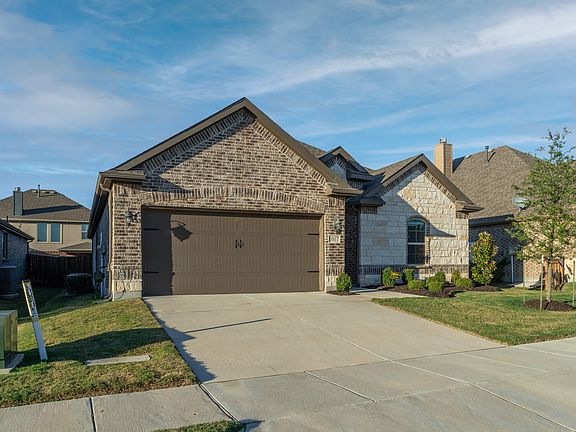 3rd image of 1017 Lake Cypress Ln