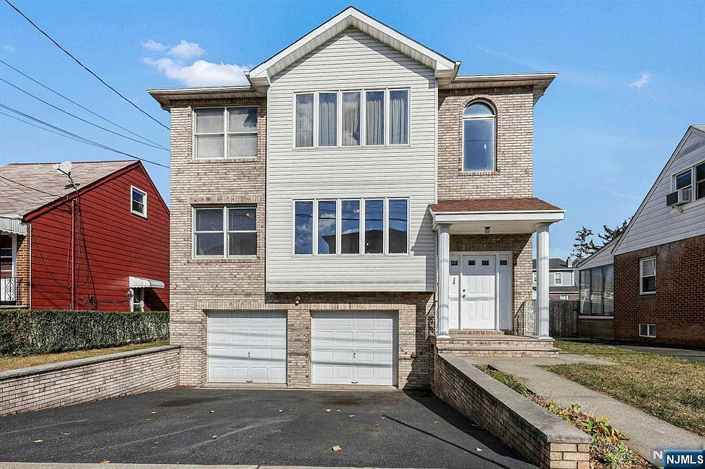 26 Arlington Blvd photo 1