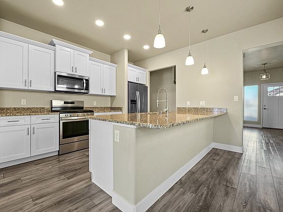 5th image of 582 Ravenna Ct