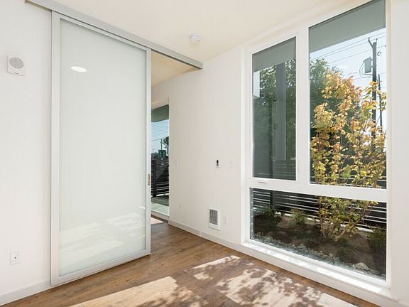 5th image of 1010 Burwell St #302
