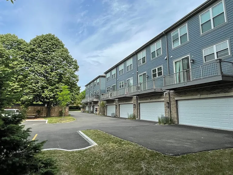 603 Broadway St — Photo 4