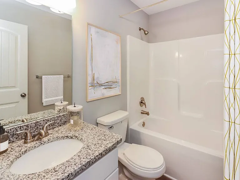 Elm Grove Luxury Rental Homes — Photo 29