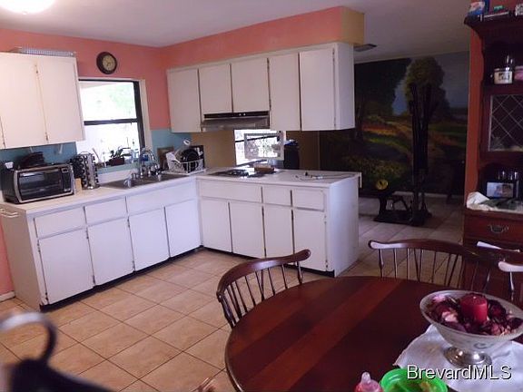4th image of 1560 W Jamaica St