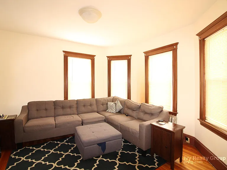 19-21 Burnham St #19 — Photo 4