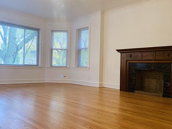 2nd image of 6316 N Rockwell St #3