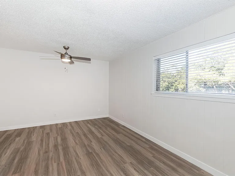4415 Avenue B #101 — Photo 5