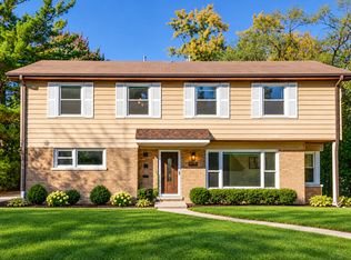2272 Asbury Rd, Northbrook, IL 60062