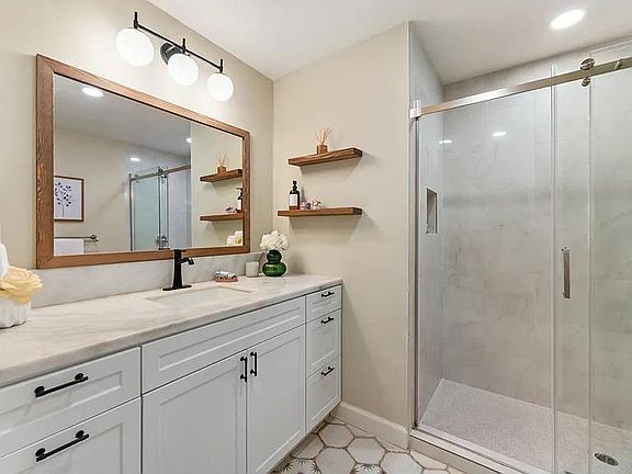 3rd image of 1121 Chino St APT 5