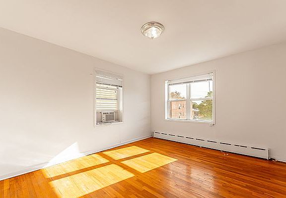 4th image of 20-39 47th St #1-2