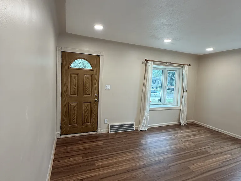 25428 Hopkins St — Photo 11