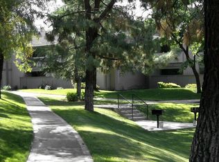 8088 N Poplar Ave, Fresno, CA 93711