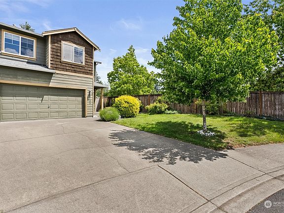 3rd image of 2125 Pleasanton Court SE
