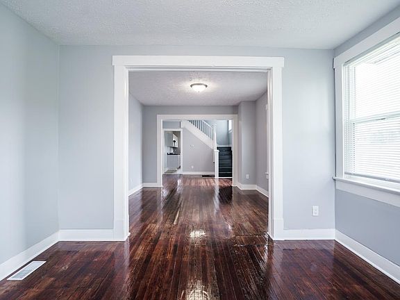 4th image of 523 N Oxford St