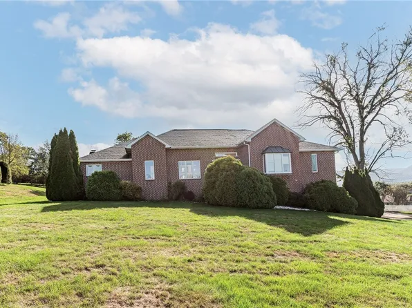 365 Saratoga Dr, Uniontown, PA 15401