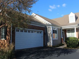 4201 Weatherstone Rd, Crystal Lake, IL 60014