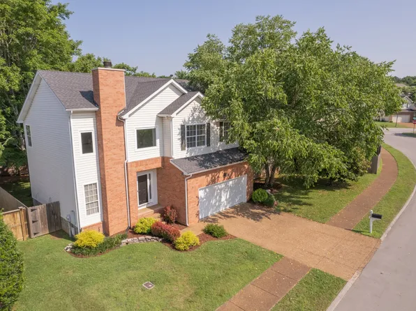 2202 Falcon Creek Dr, Franklin, TN 37067