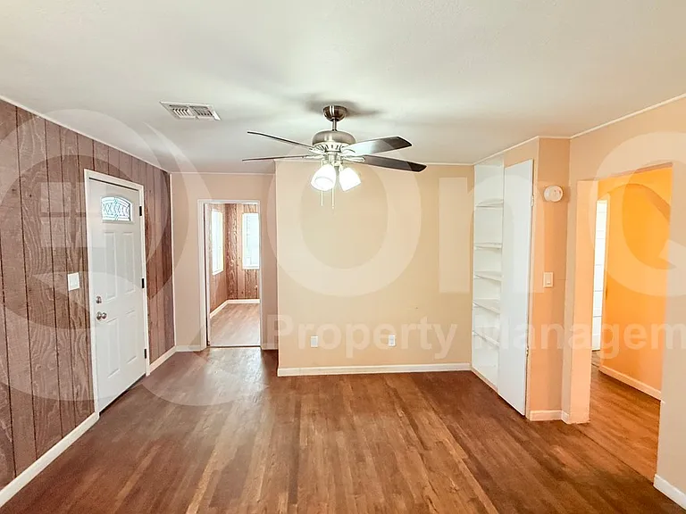 300 W 9th St — Photo 14