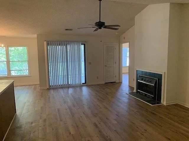 2 bed, 2.0 bath, 1130 sqft, $1,250 — Photo 3