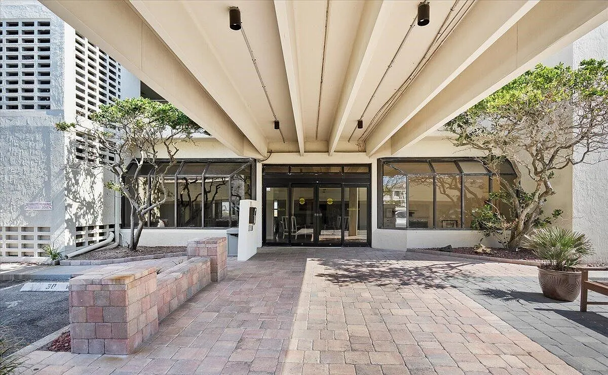 2 bed, 2.0 bath, 1212 sqft, $3,900 — Photo 3