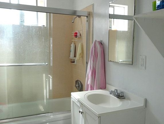 2nd image of 1115 W 166th St