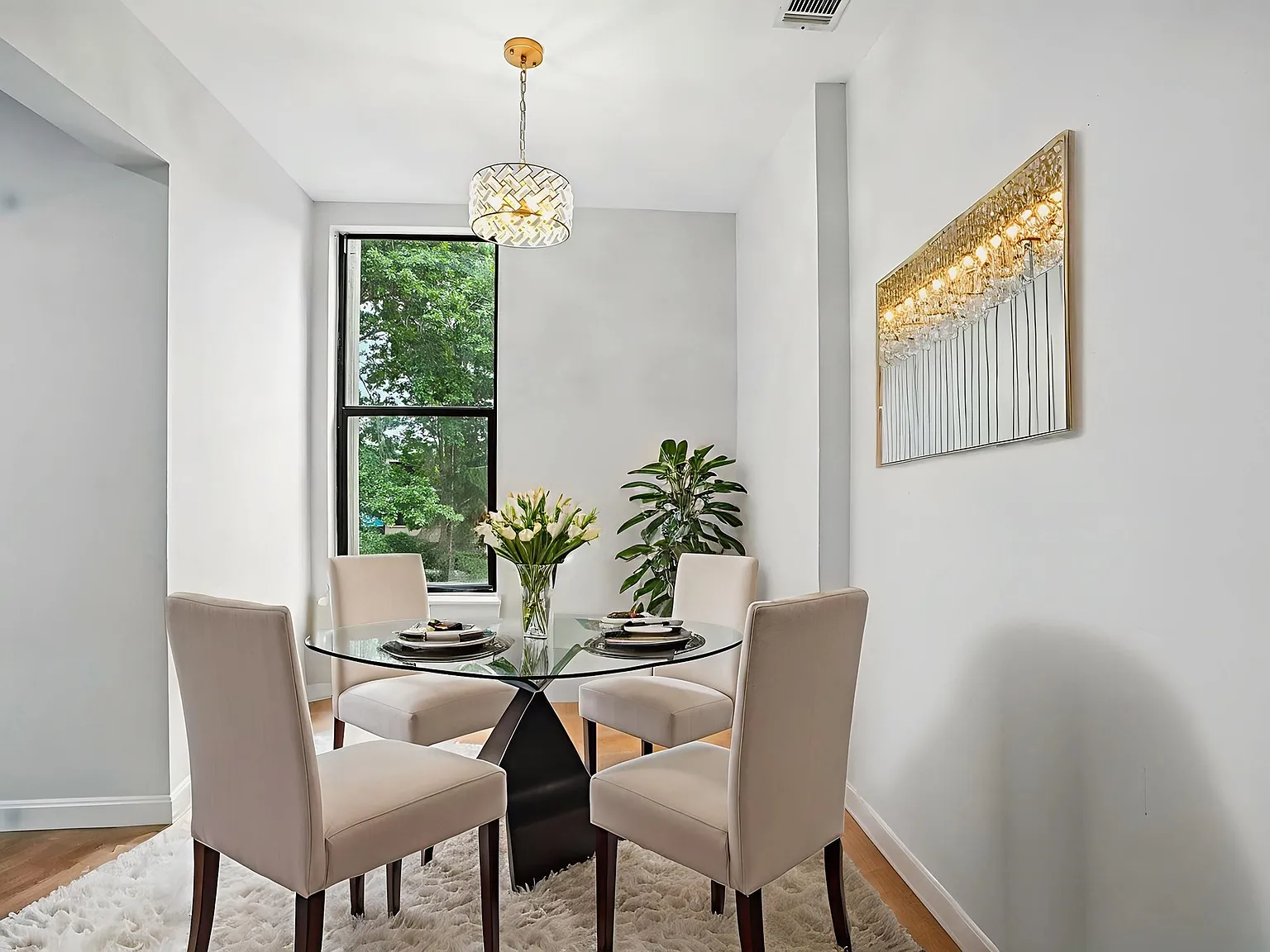 2 bed, 1.0 bath, 930 sqft, $2,290 — Photo 4