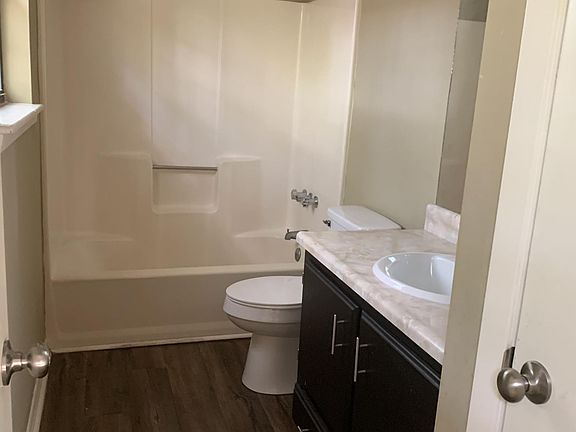 5th image of 2308 Camden Cir
