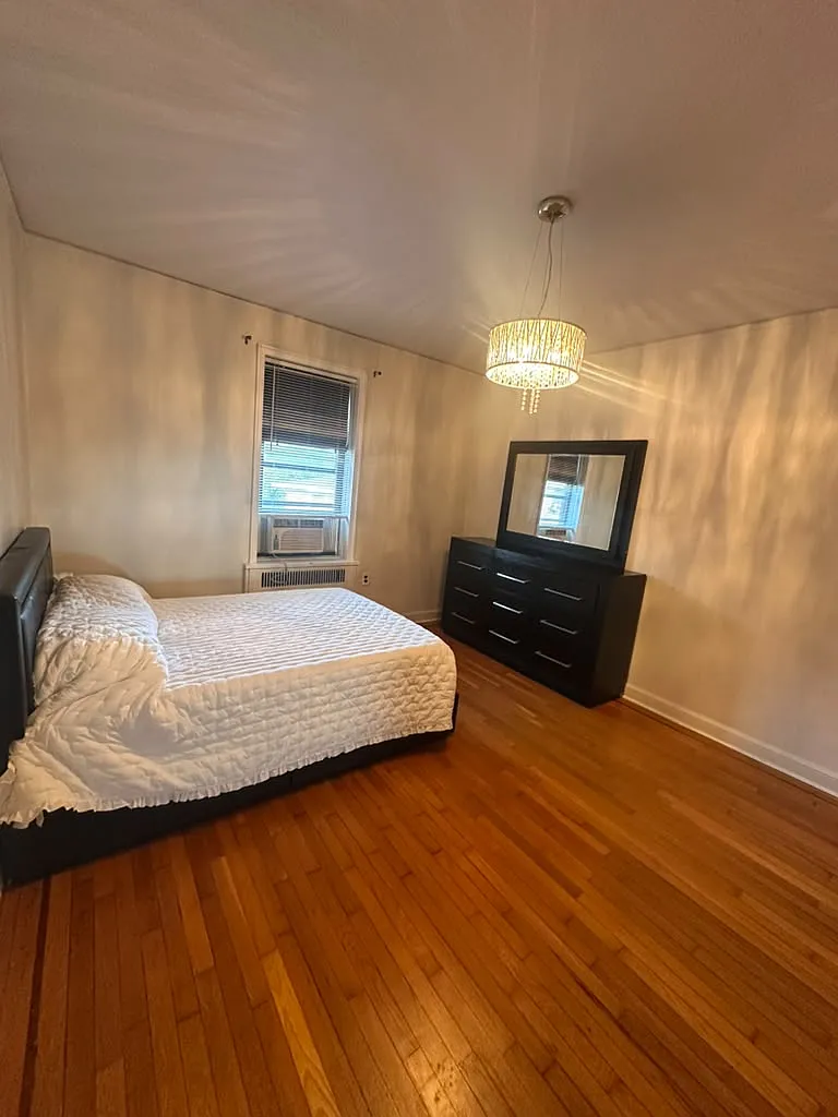 4 bed, 2.5 bath, 2530 sqft, $1,200 — Photo 2