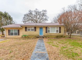 213 W 3rd St, Jasper, TN 37347
