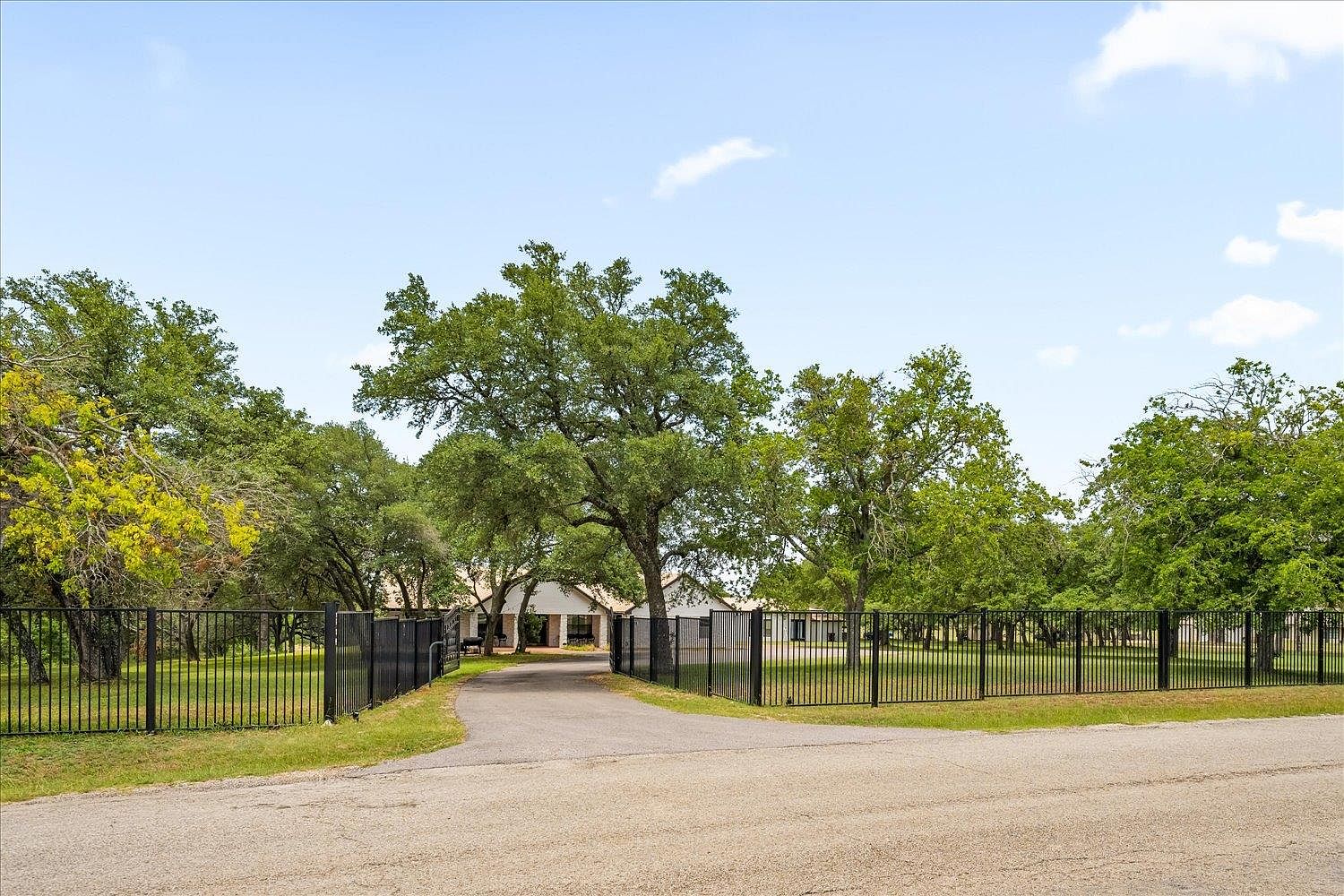 604 Oakwood Dr, Buda, TX 78610 | MLS #2988566 | Zillow