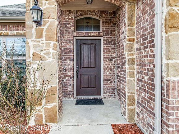 3rd image of 619 Dogwood Dr