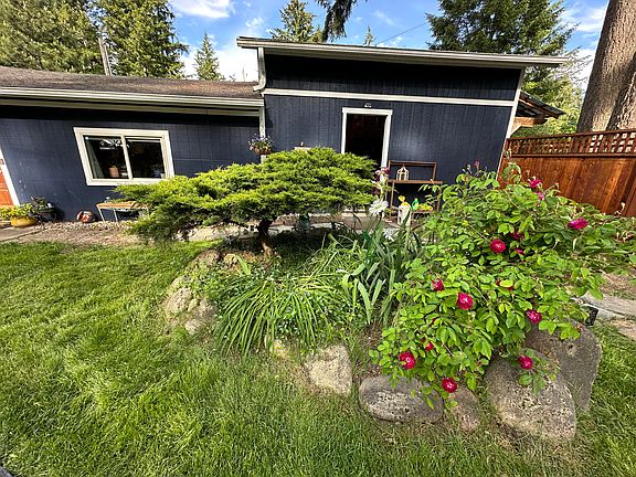 4th image of 16530 Village Dr SE #B