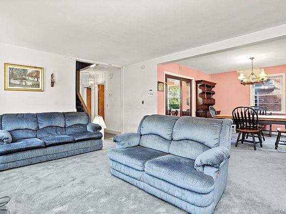 2nd image of 219 Clunie Ave