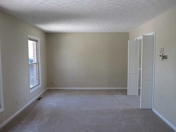 3rd image of 6043 Snow Hill Dr