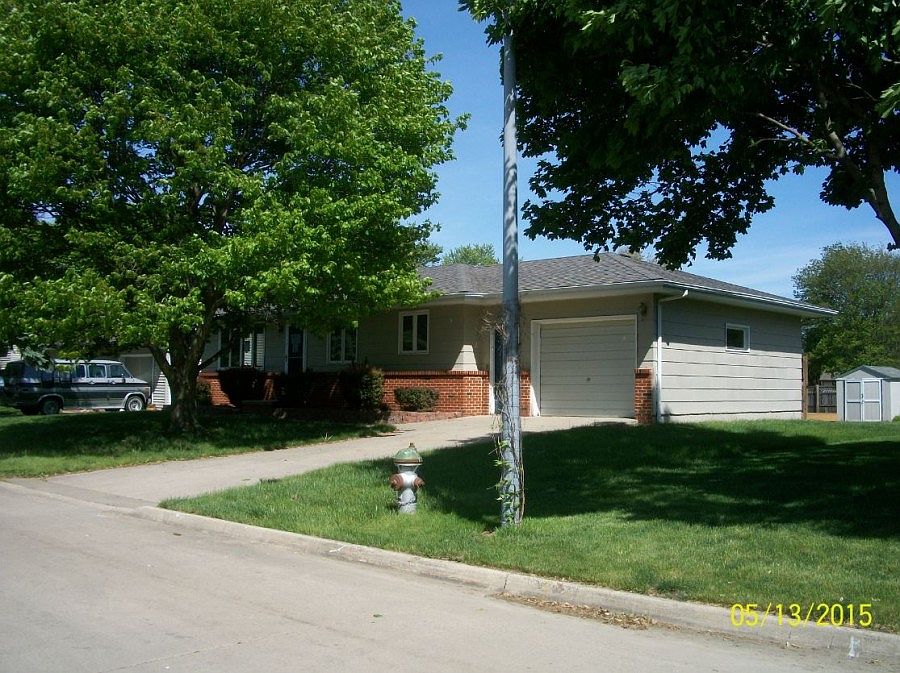 1st image of 601 W Meadow Dr