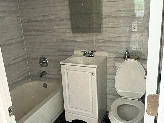 3rd image of 44 Brighton Ave Floor 2
