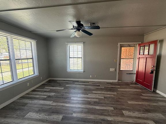 2nd image of 1102 Arkansas St